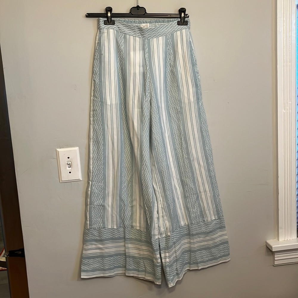 Tiger Lily size 6 wide leg white and green cotton pants.